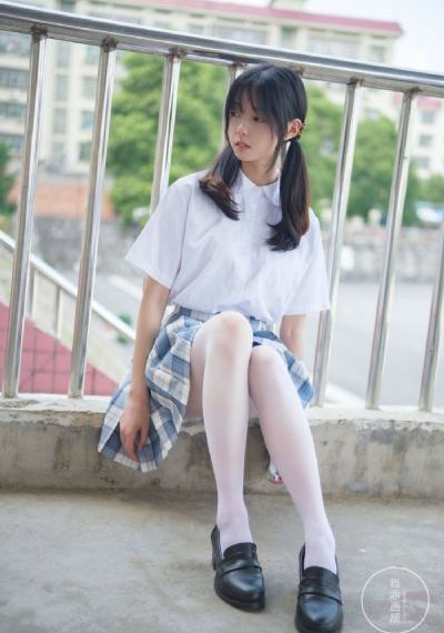 美女抠逼视频做爱_4K手机在线看